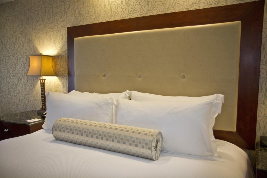 Town & Country Inn And Suites Charleston Bagian luar foto