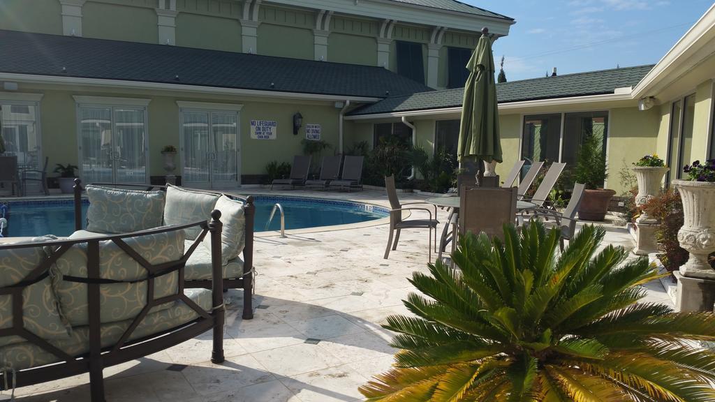 Town & Country Inn And Suites Charleston Bagian luar foto