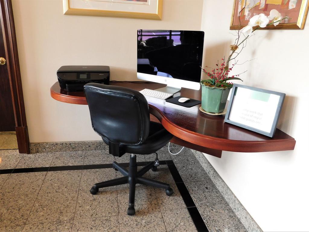 Town & Country Inn And Suites Charleston Bagian luar foto