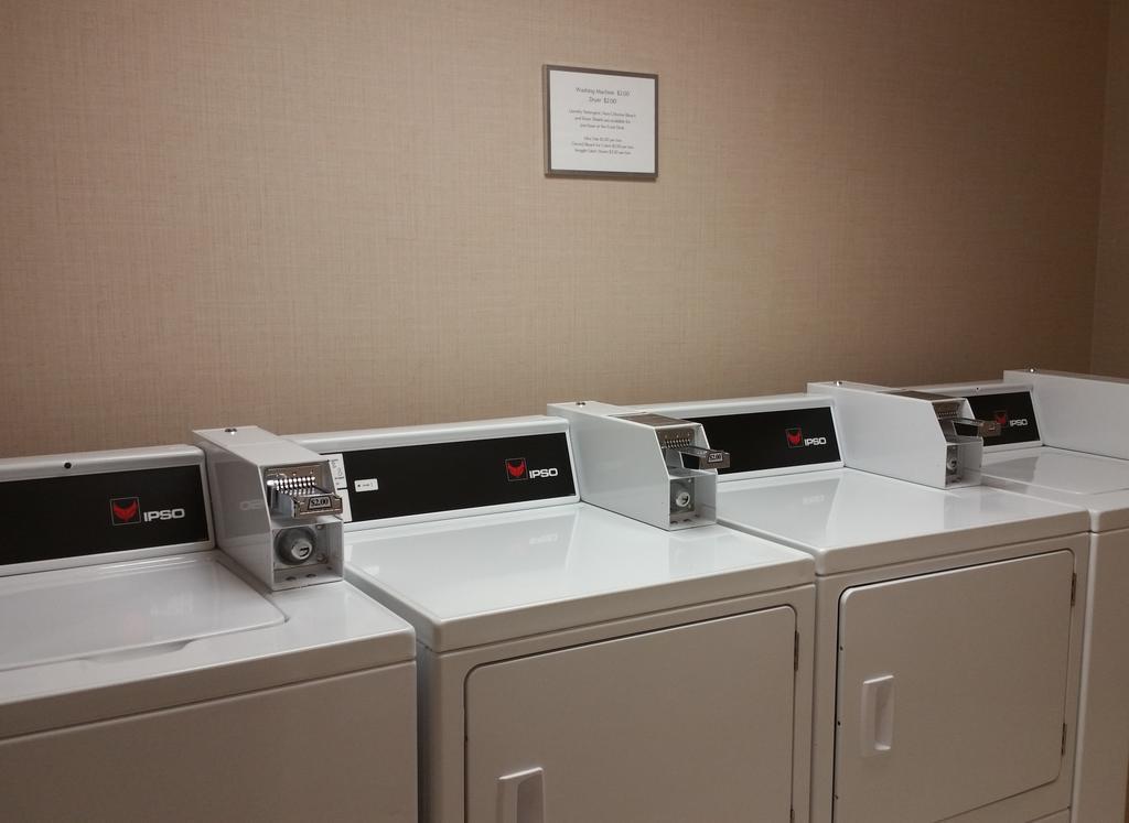 Town & Country Inn And Suites Charleston Bagian luar foto