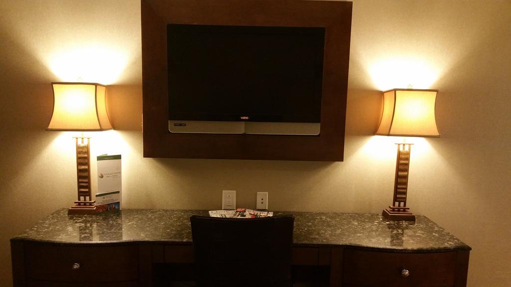 Town & Country Inn And Suites Charleston Bagian luar foto