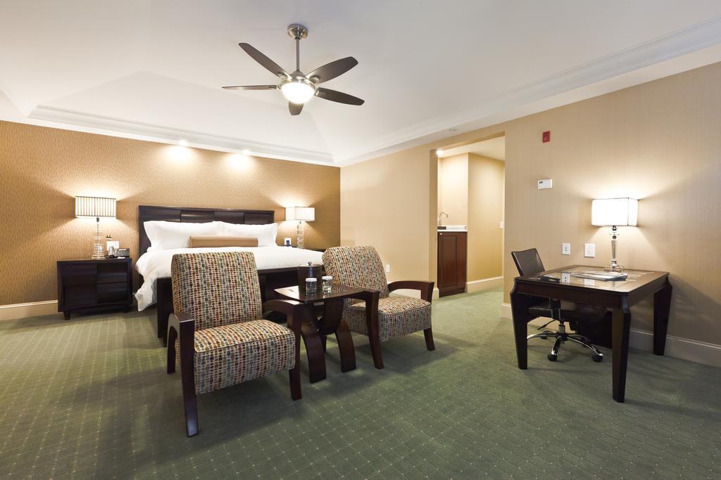 Town & Country Inn And Suites Charleston Bagian luar foto