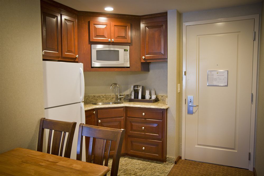 Town & Country Inn And Suites Charleston Bagian luar foto