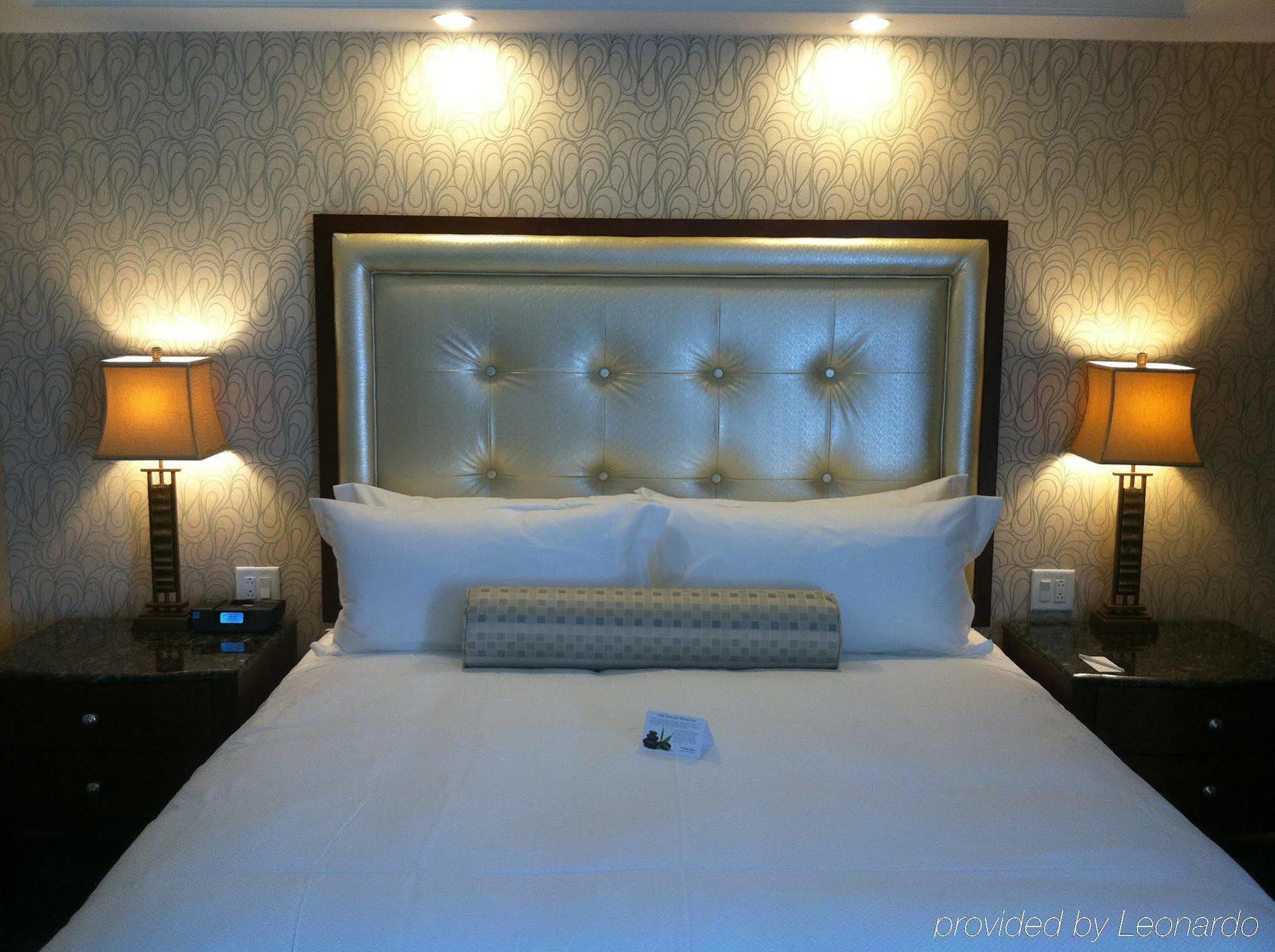 Town & Country Inn And Suites Charleston Ruang foto