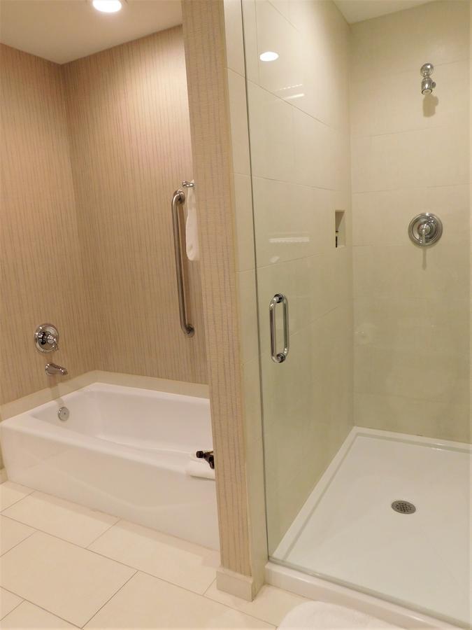 Town & Country Inn And Suites Charleston Ruang foto