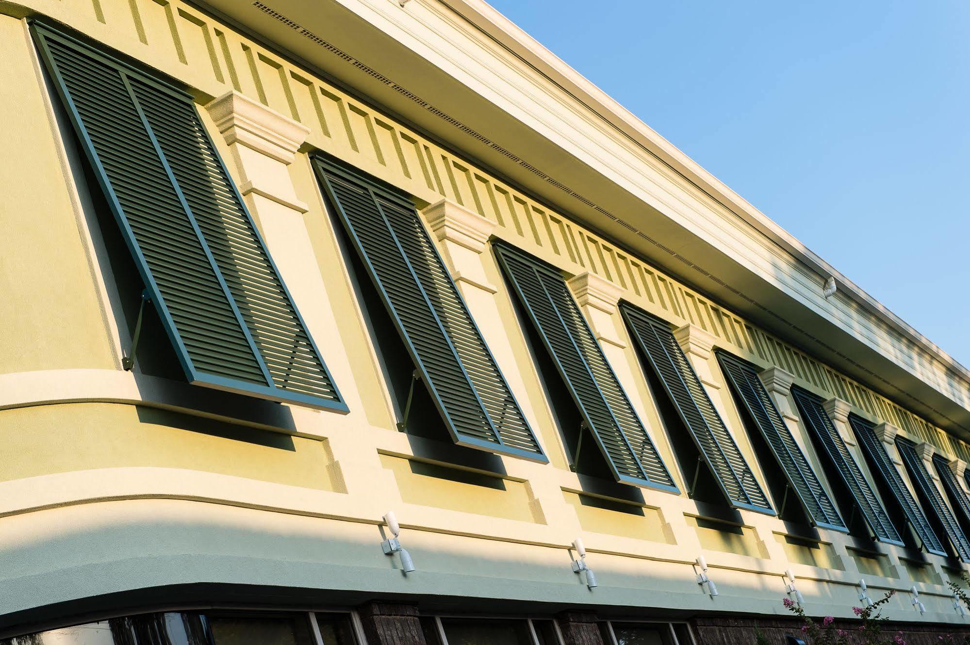 Town & Country Inn And Suites Charleston Bagian luar foto
