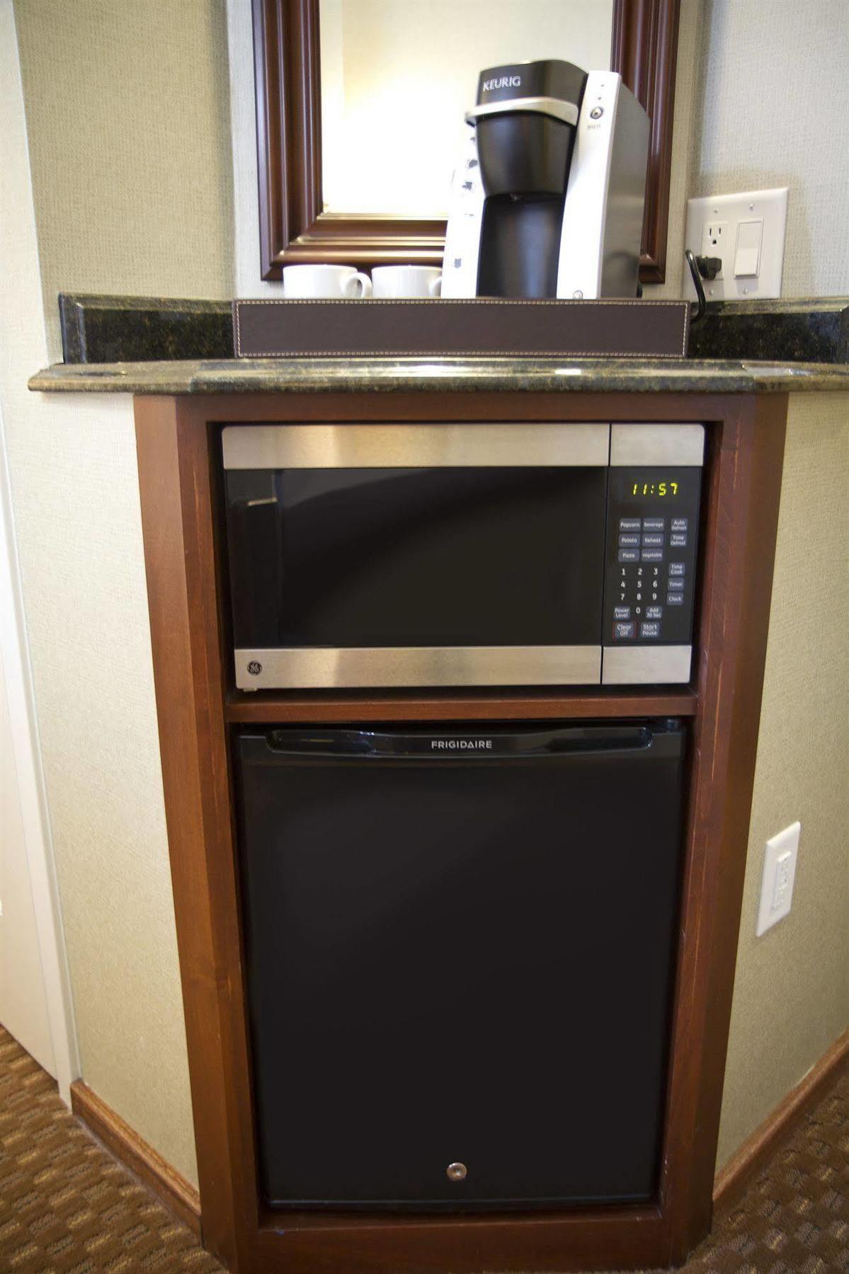 Town & Country Inn And Suites Charleston Bagian luar foto