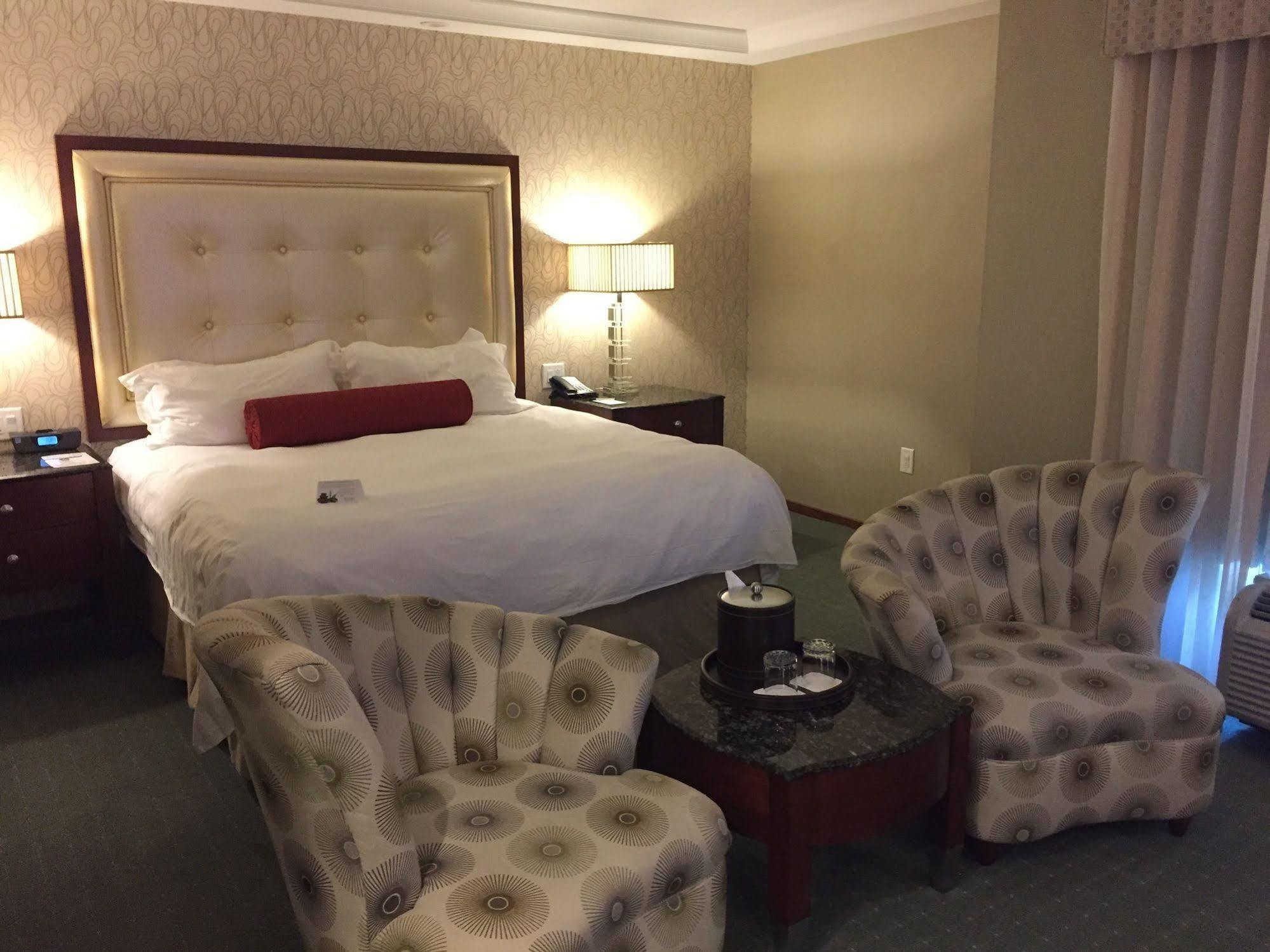 Town & Country Inn And Suites Charleston Bagian luar foto