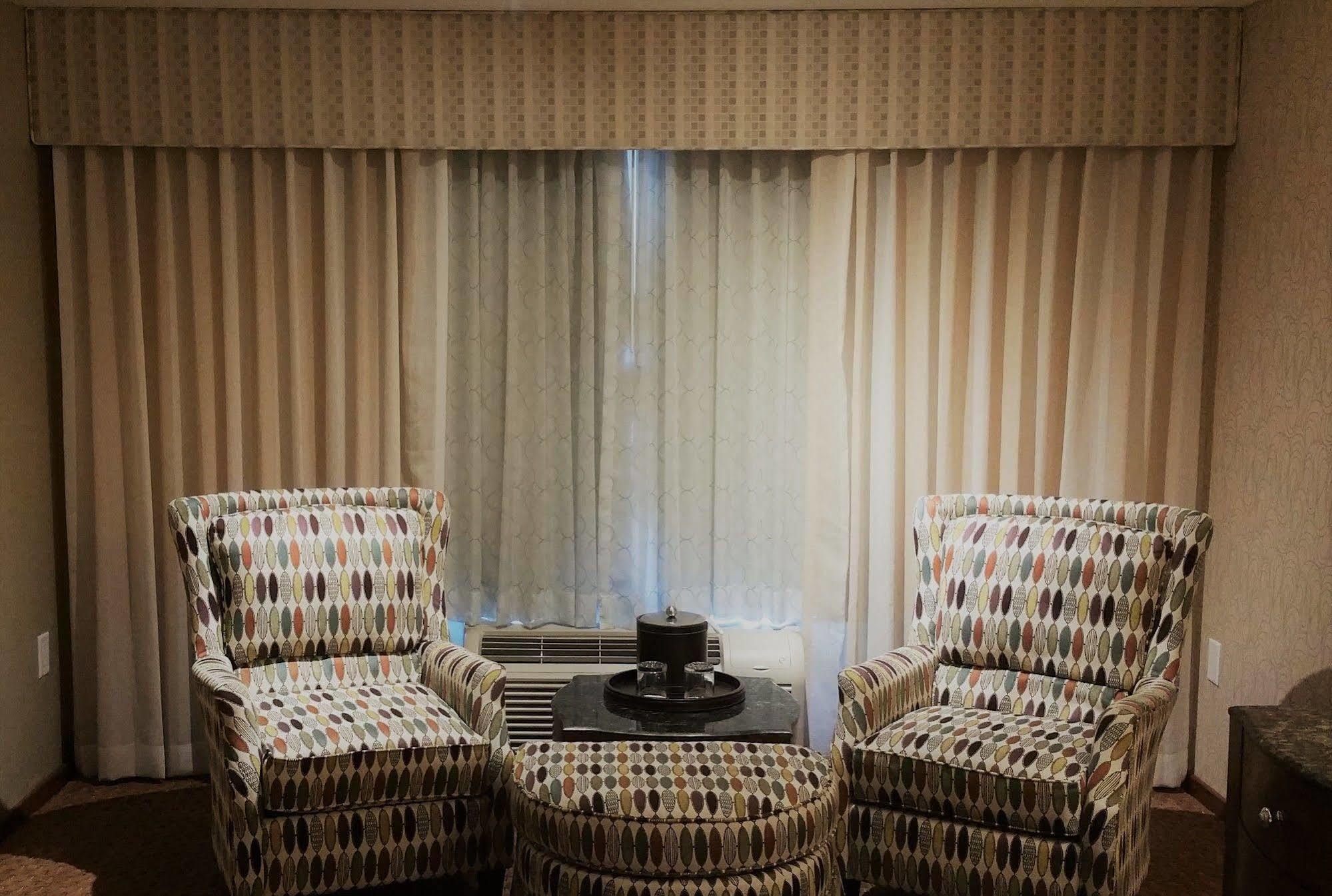Town & Country Inn And Suites Charleston Bagian luar foto