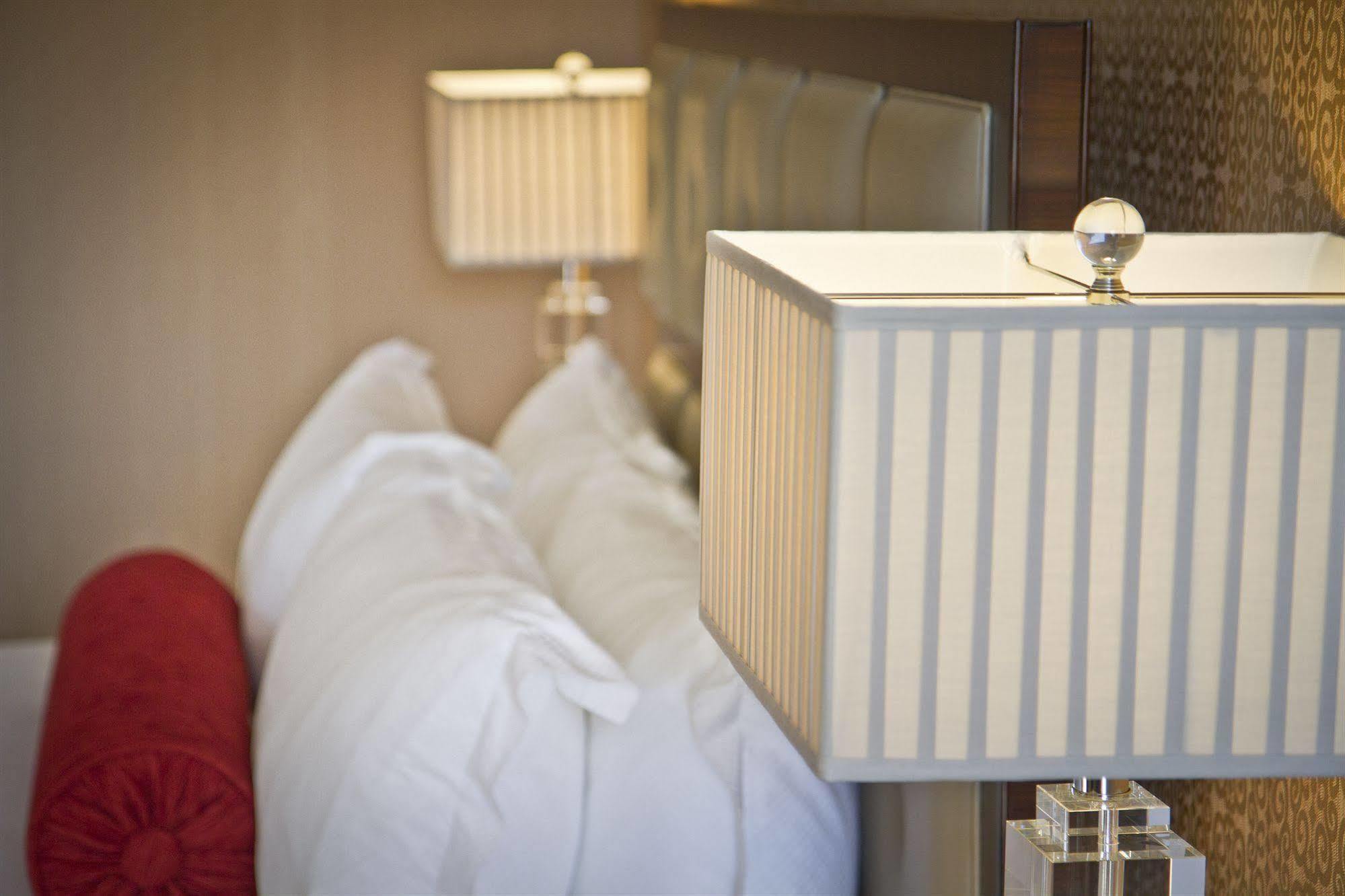 Town & Country Inn And Suites Charleston Bagian luar foto