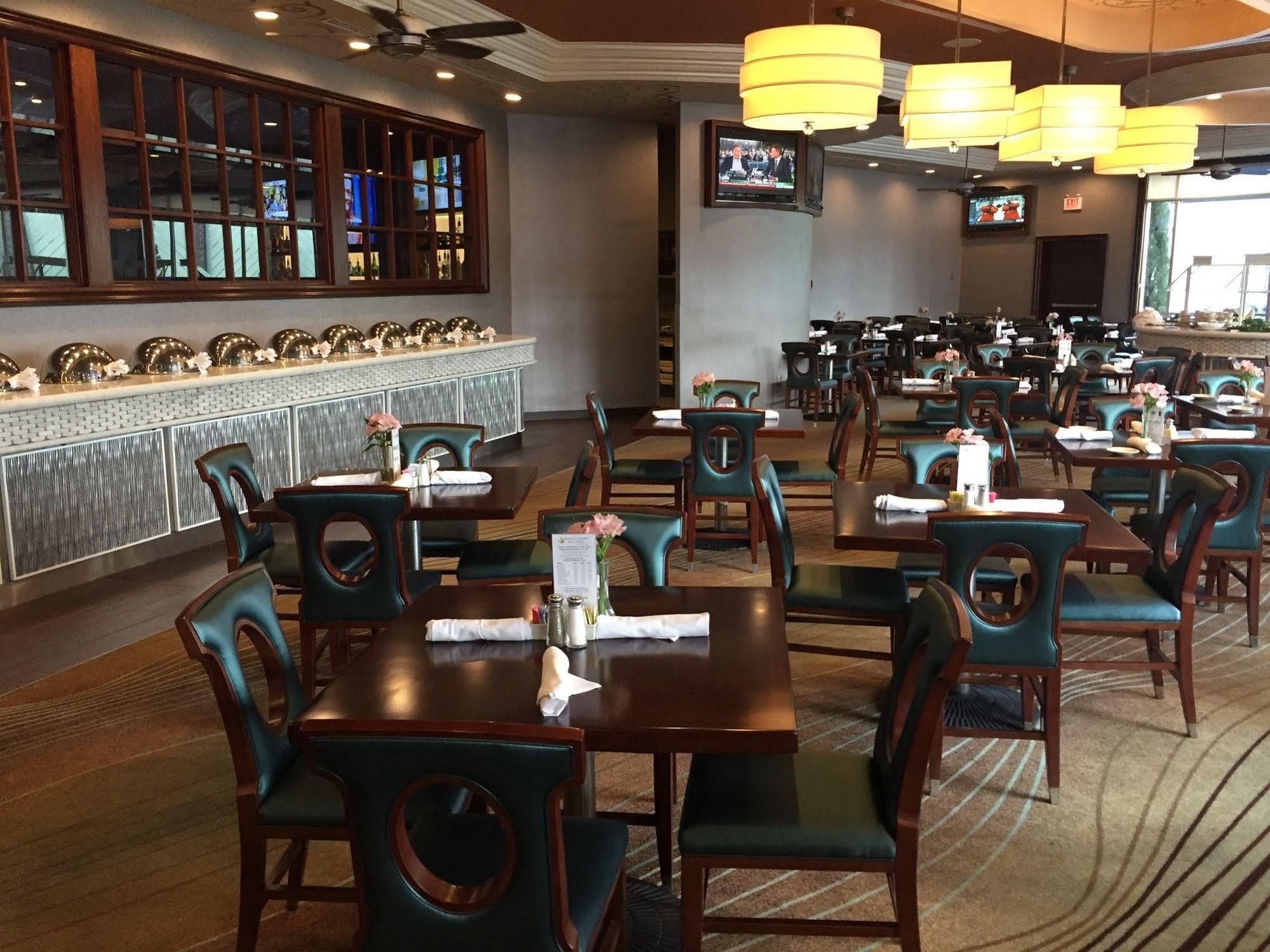 Town & Country Inn And Suites Charleston Bagian luar foto