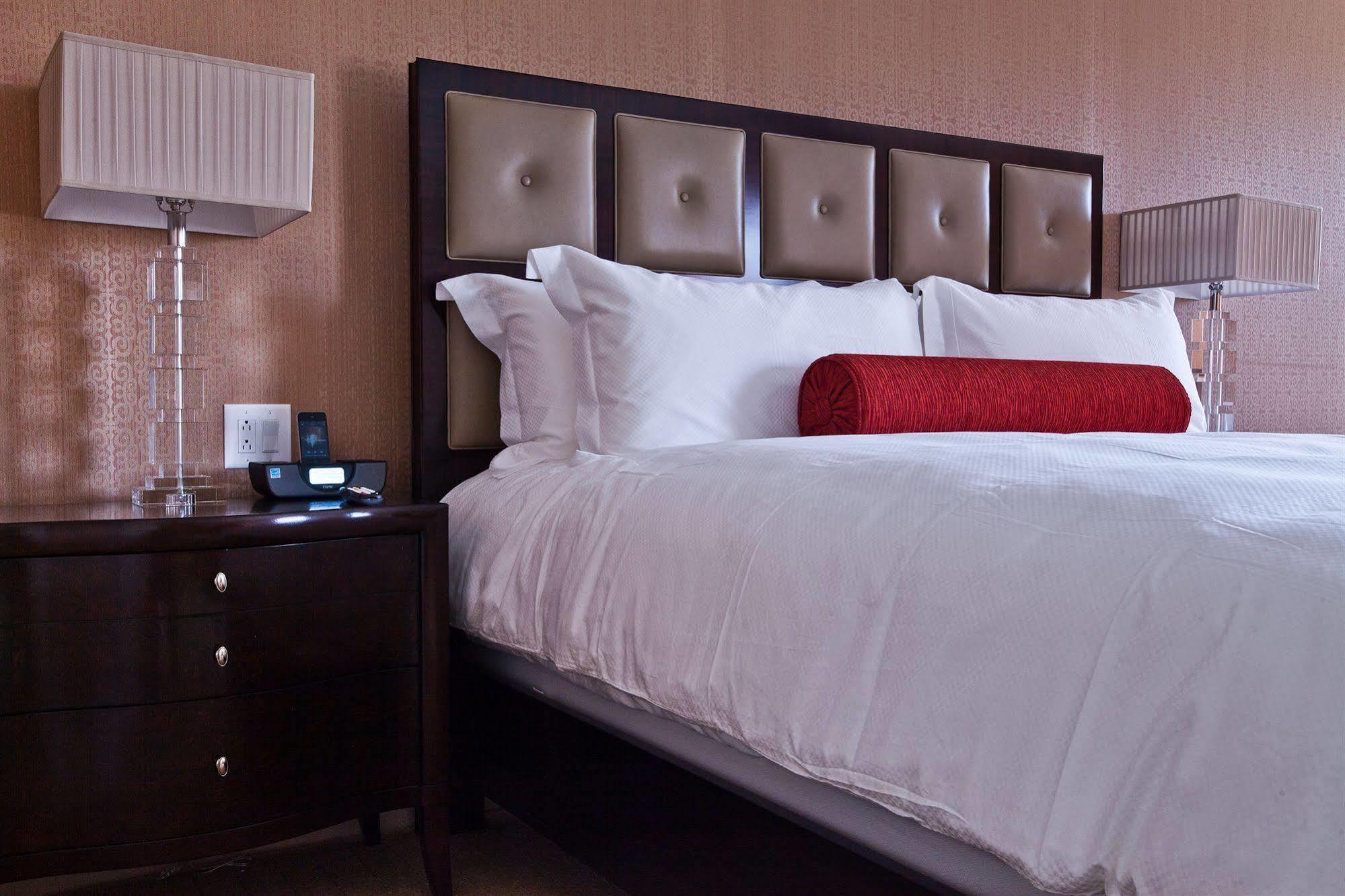 Town & Country Inn And Suites Charleston Bagian luar foto