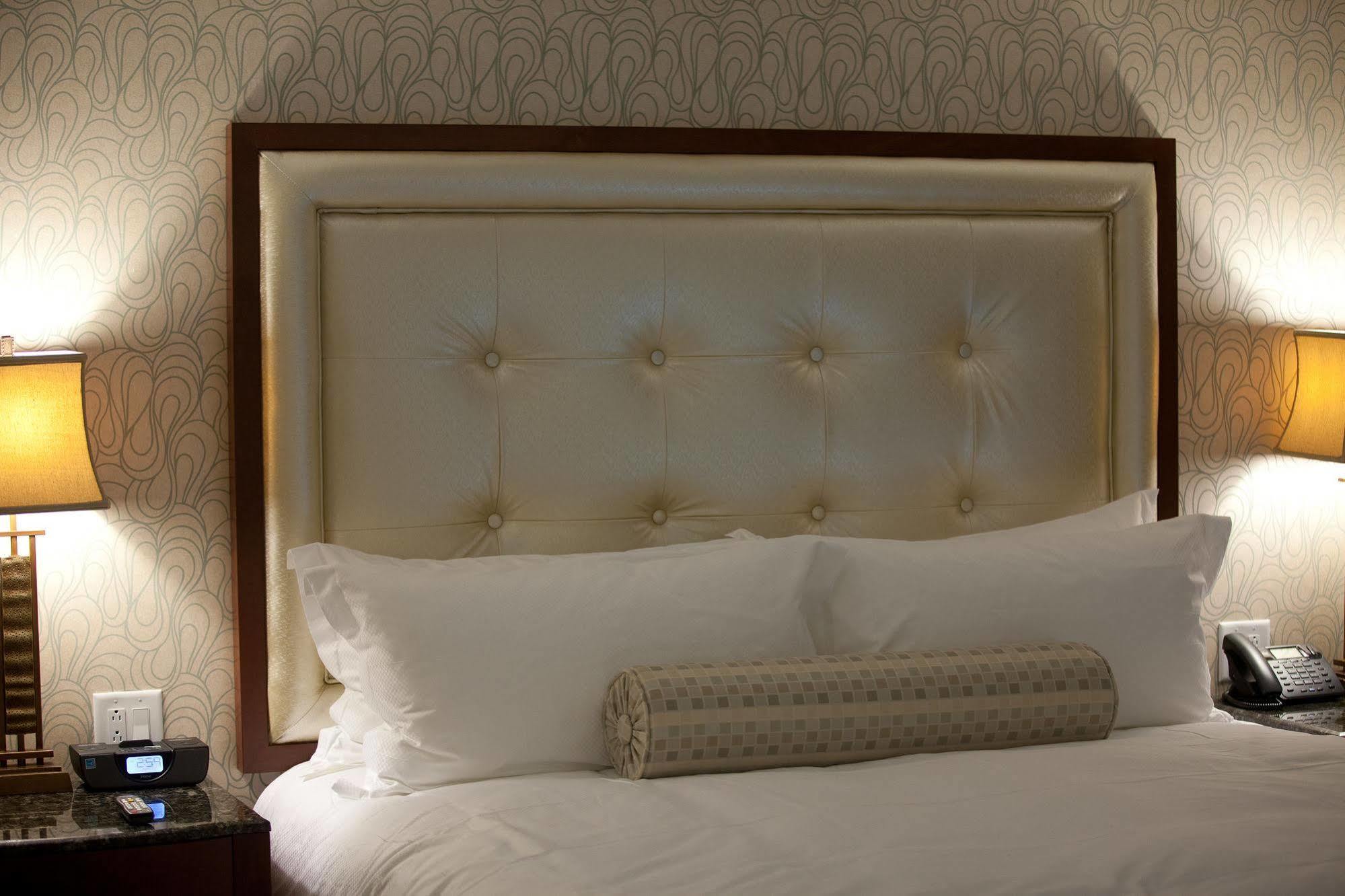 Town & Country Inn And Suites Charleston Bagian luar foto