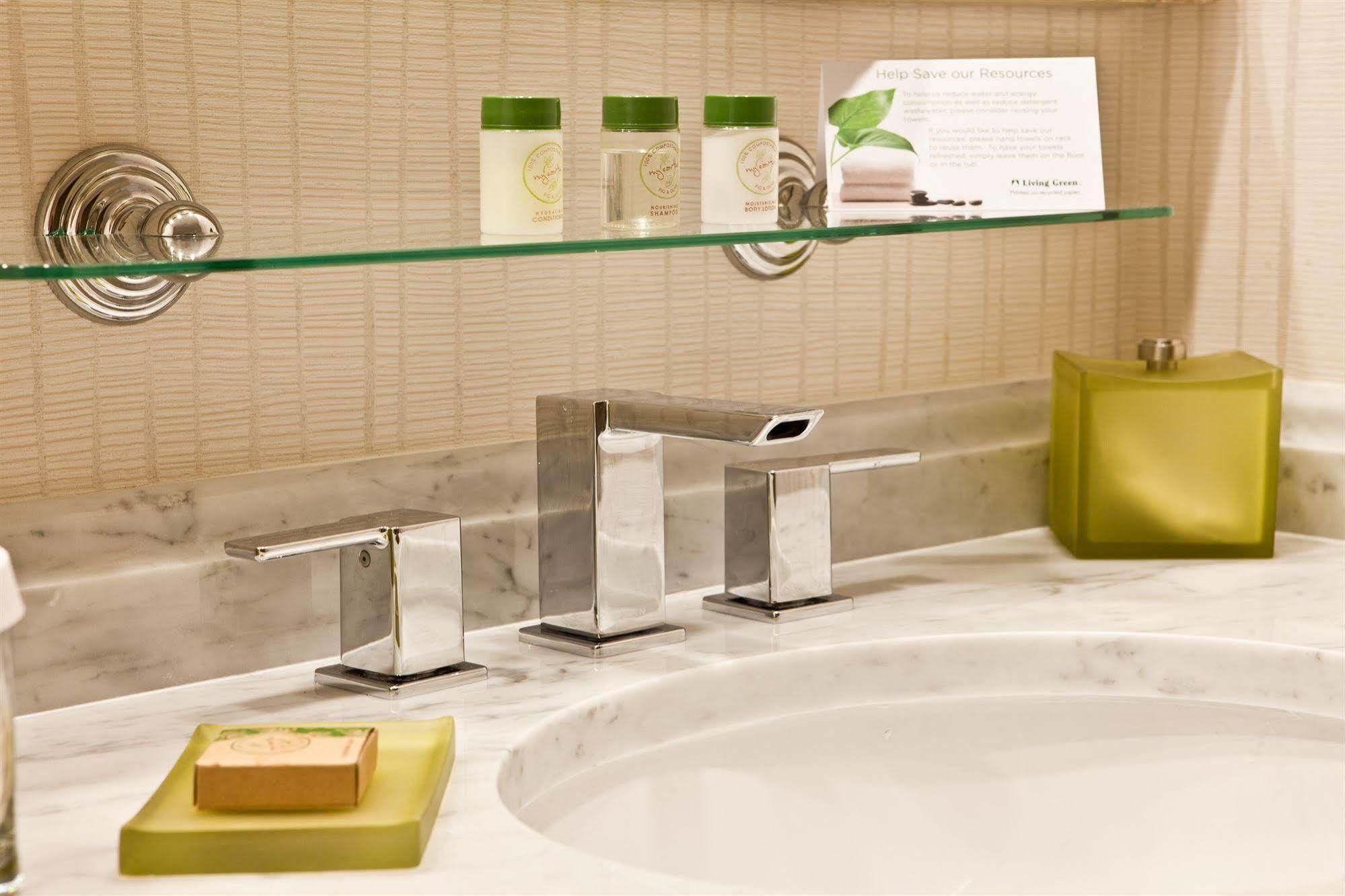 Town & Country Inn And Suites Charleston Bagian luar foto