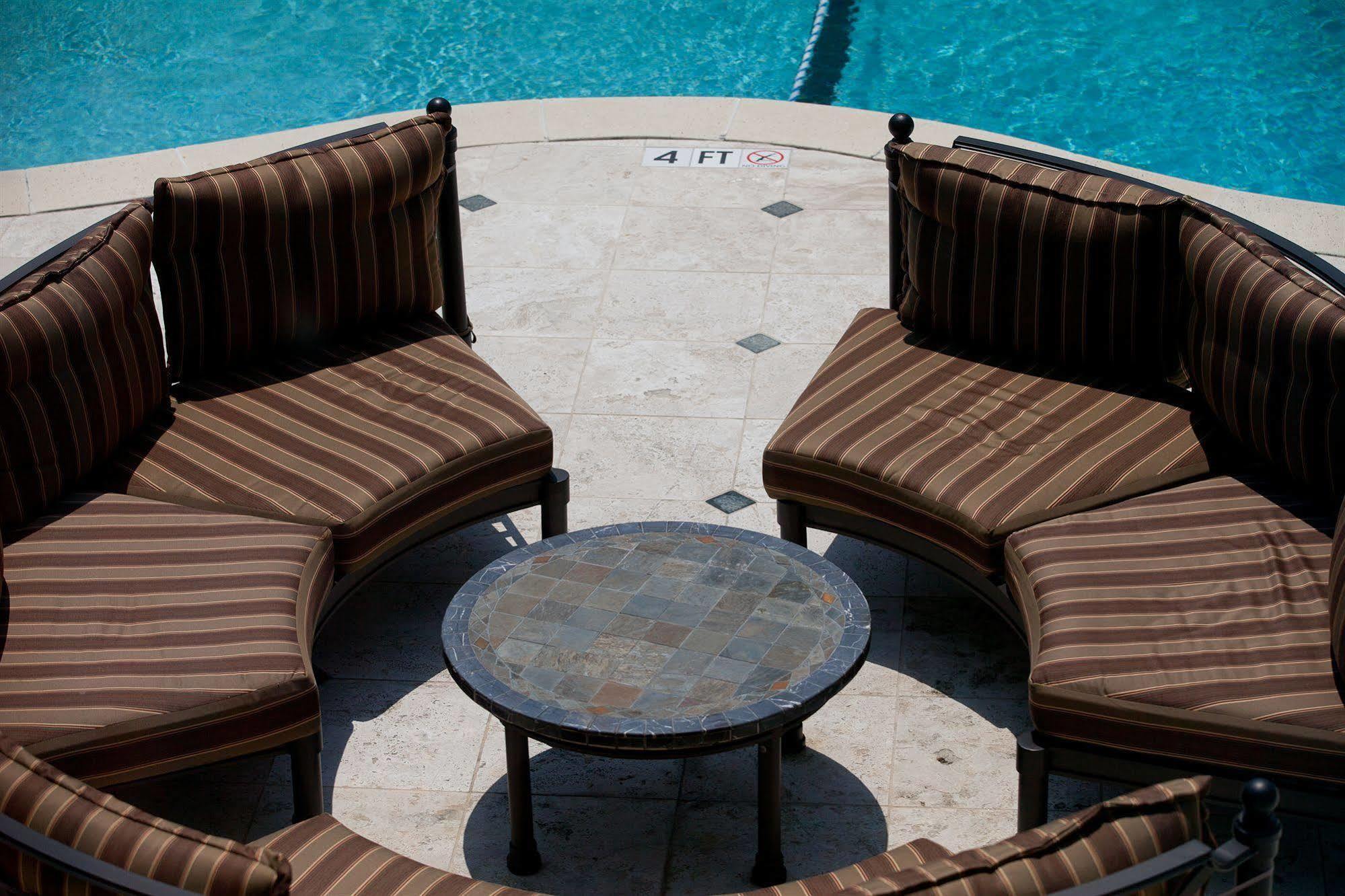 Town & Country Inn And Suites Charleston Bagian luar foto