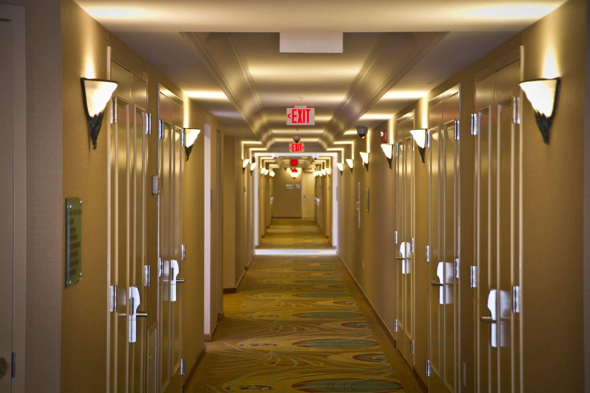 Town & Country Inn And Suites Charleston Bagian luar foto