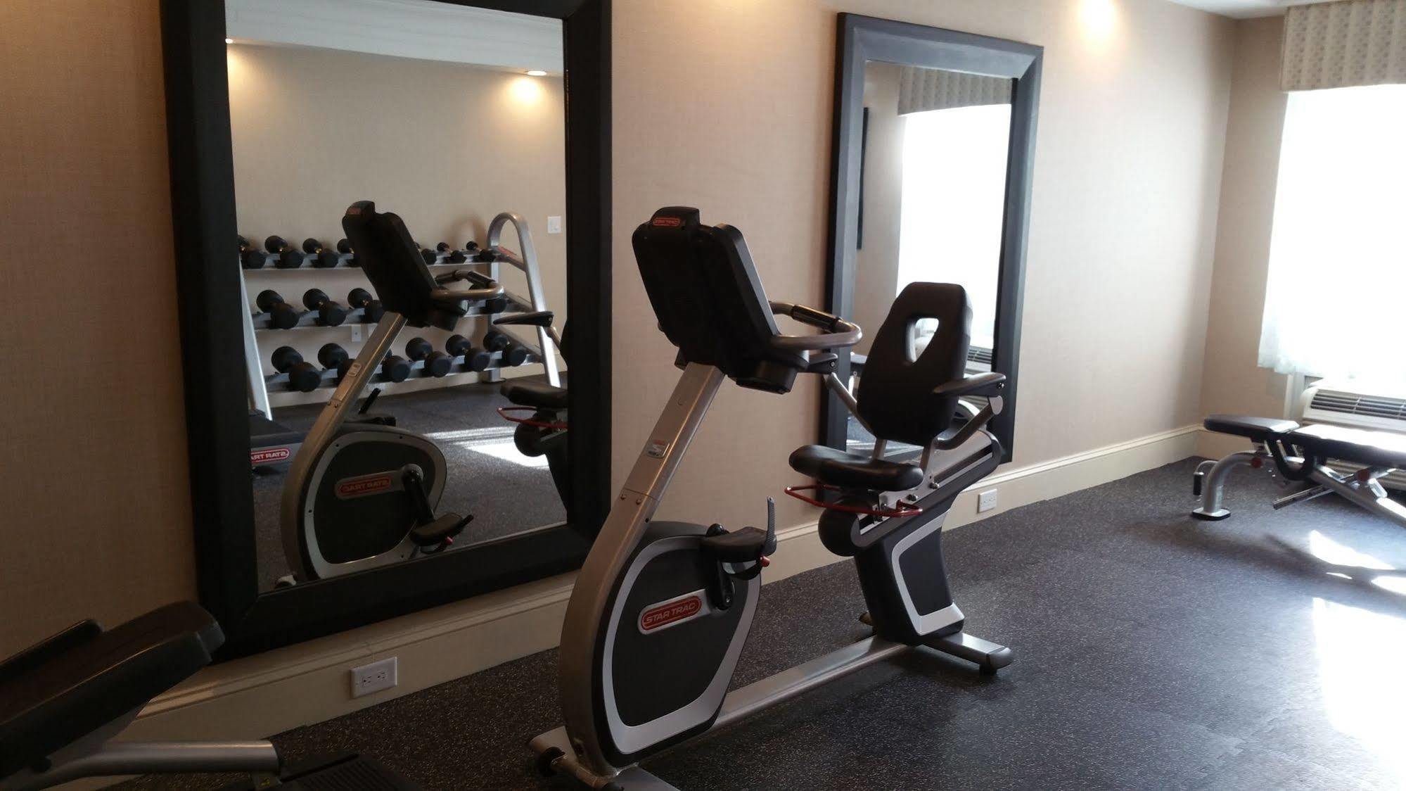 Town & Country Inn And Suites Charleston Bagian luar foto
