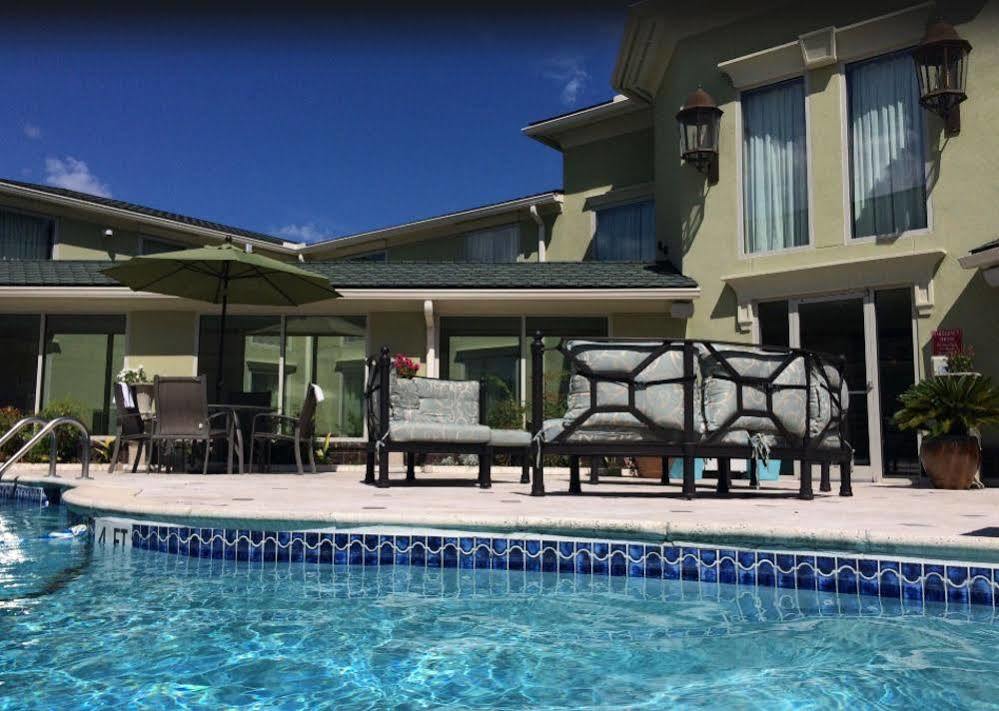 Town & Country Inn And Suites Charleston Bagian luar foto